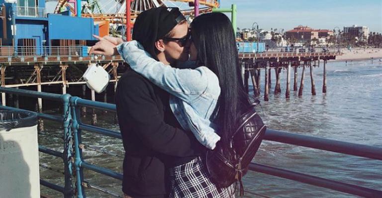 Biel assume namoro com modelo em Los Angeles