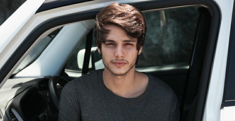 Bruno Guedes lembra primeiro presente para a mãe com salário de ‘Malhação’: “Saí da loja chorando”