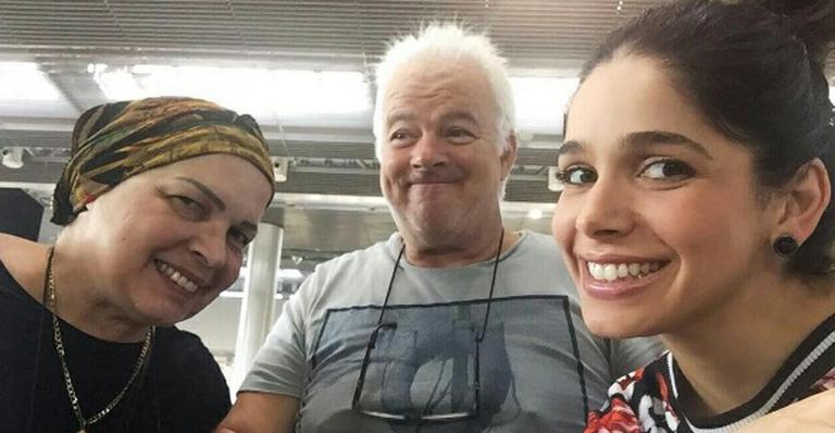 Sabrina Petraglia curte viagem com os pais em Portugal