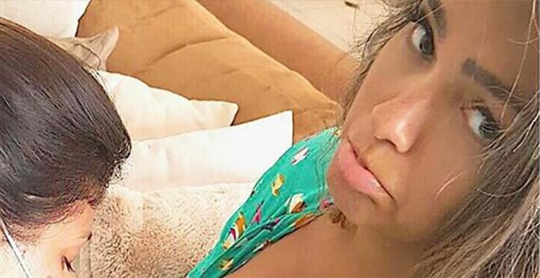 Kelly Key faz biquinho enquanto filho é vacinado, mas comemora: ‘Se comportou muito bem’