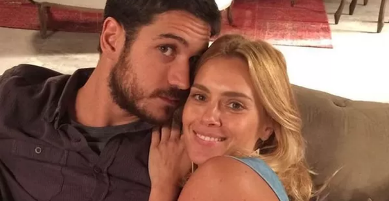 No dia de seu aniversário, Marco Pigossi ganha homenagem de Carolina Dieckmann
