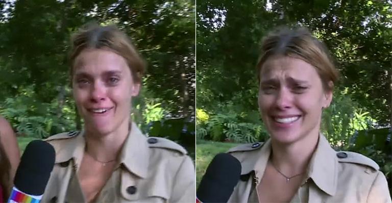 Carolina Dieckmann chora ao falar da vida longe do filho mais velho após deixar o Brasil