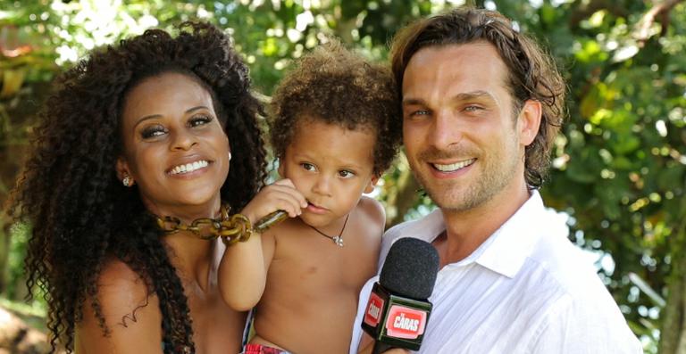 Igor Rickli e família curtem a Ilha de CARAS