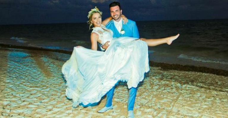 Thaeme Mariôto mostra pela primeira vez seu álbum de casamento: “Sempre me emociono ao revê-lo!”