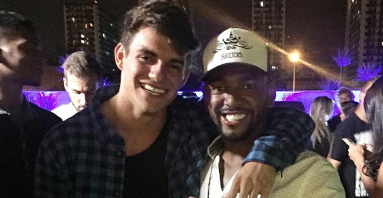 Ex-BBB Antonio posa com Nego do Borel: “Fiquei mais fã”