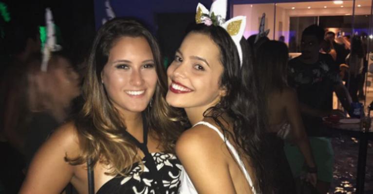 Beatriz Bonemer,  filha de William Bonner e Fátima Bernardes, curte balada com Mayla, do BBB17