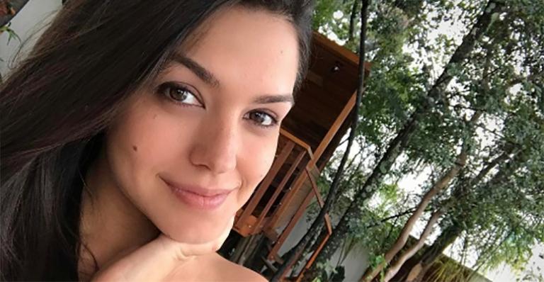 Thais Fersoza faz book da filha usando maiô de bolinhas: ‘Não aguento!’