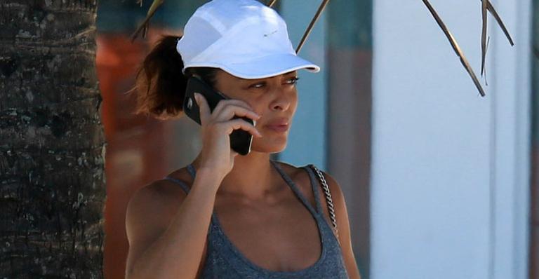 Juliana Paes cumpre rotina fitness e mostra corpo sequinho após deixar a academia