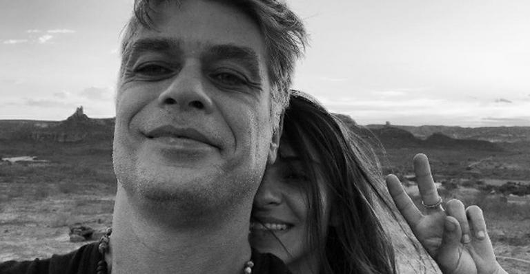 Fábio Assunção posa em clima de romance com Pally Siqueira no sertão