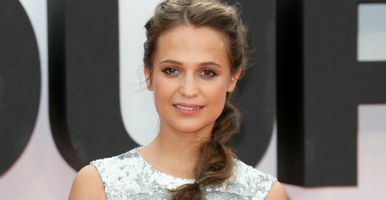 Alicia Vikander aparece caracterizada pela primeira vez como Lara Croft, de “Tomb Raider”