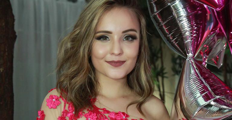 Larissa Manoela afirma: “Não tem problema dar uns beijinhos”
