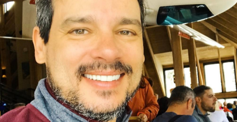 Celso Portiolli exibe braço musculoso e brinca: “Virei body bildi”