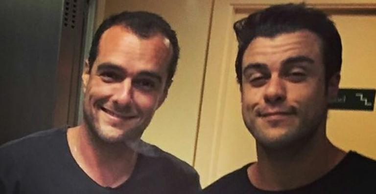 Joaquim Lopes se declara para o irmão e deixa fãs chocados com semelhança: “Gêmeos?”