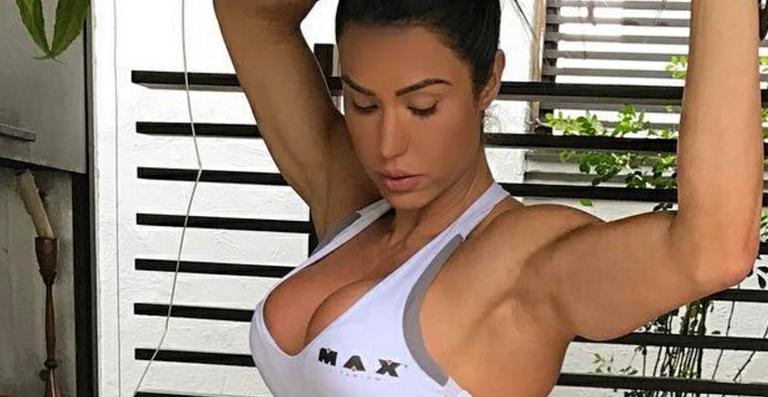 Após aparecer com microcintura, Gracyanne Barbosa nega uso de retoques em foto: ‘Tudo é truque’