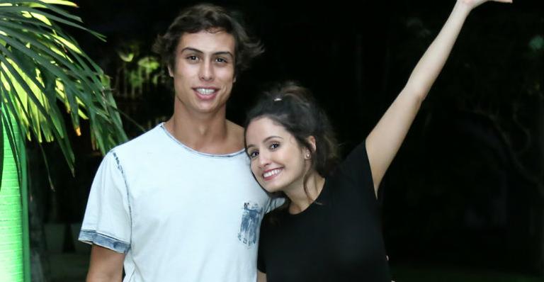 Francisco Vitti e Amanda de Godoi prestigiam o ‘Bloco das Poderosas’, da cantora Anitta