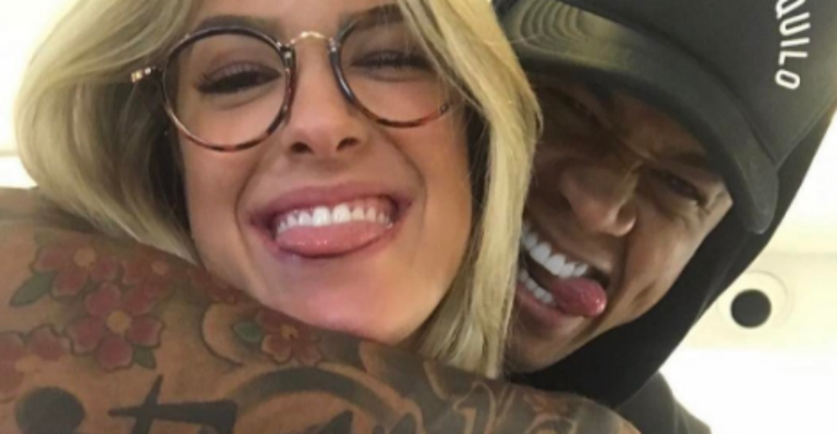 Léo Santana assume namoro com a bailarina Lorena Improta