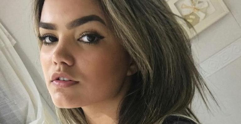 Suzanna Freitas posa deslumbrante e esbanja beleza no meio da natureza