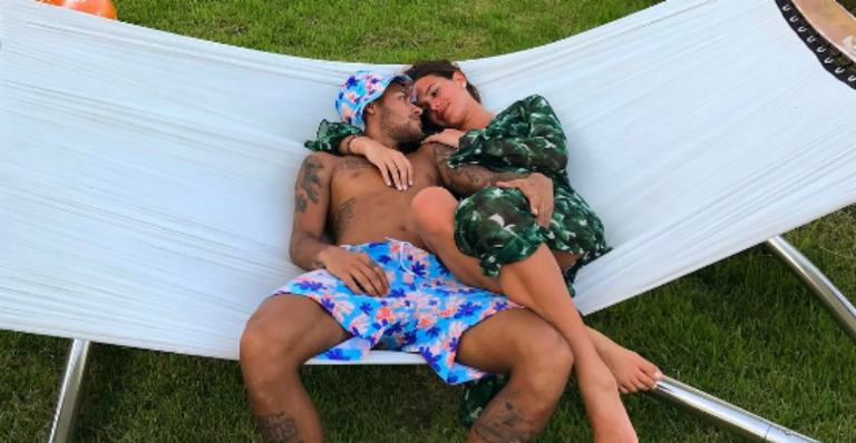 Neymar comemora o Valentine’s Day com Bruna Marquezine