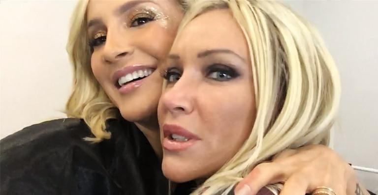 Deborah Blando invade camarim de Claudia Leitte