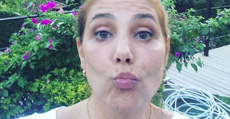 No Instagram, Heloisa Périssé aparece de visual repaginado: “Parece que eu fiz uma intervenção cirúrgica”