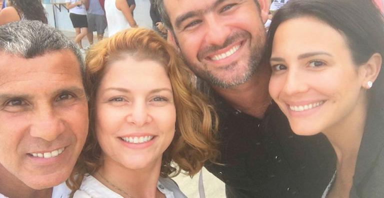 Bárbara Borges encontra o elenco de próxima novela da Record
