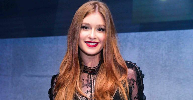 Marina Ruy Barbosa esbanja elegância em festa na capital paulista