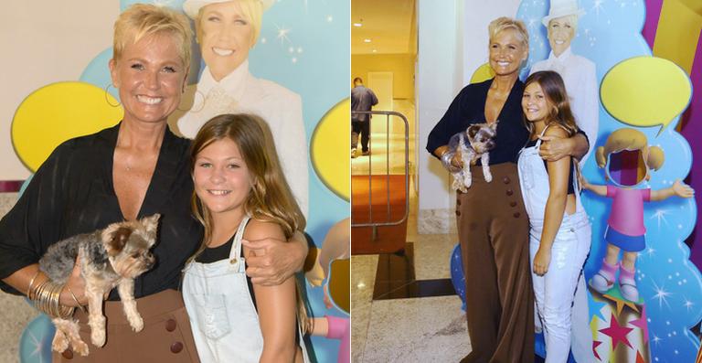 Xuxa recebe o carinho da sobrinha na inauguração de nova Casa X