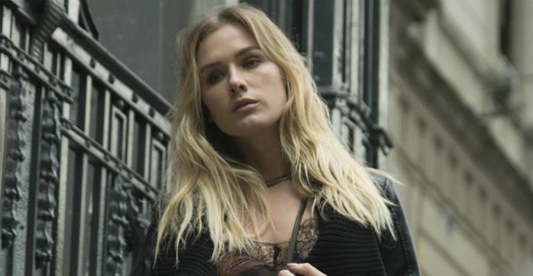Fiorella Mattheis fotografa para nova campanha de moda