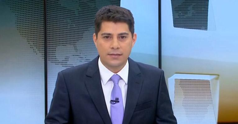 Evaristo Costa dá recado divertido aos fãs e avisa: “Não vão se ver livres de mim”