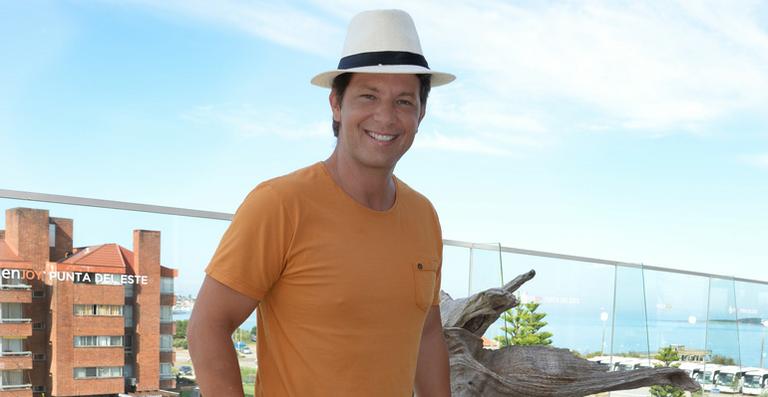 Mario Frias realiza o sonho de gravar um programa em família