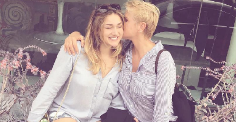 Xuxa posta foto da filha, Sasha, e se declara: “Como eu amo você. Chega doer”