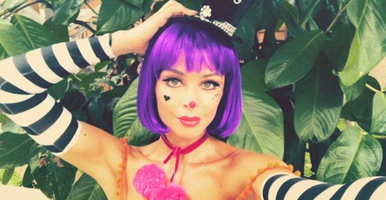 Grazi Massafera se fantasia de palhacinha para a ficção. Inspire-se para o Carnaval!