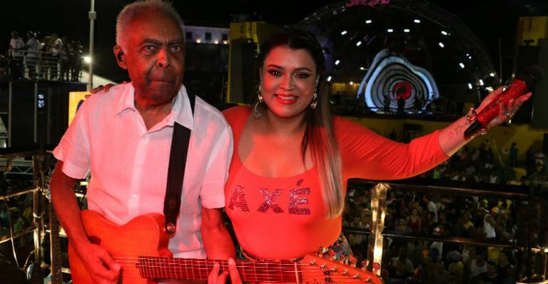 Pai e filha no trio: Preta e Gilbeto Gil cantam juntos em Salvador