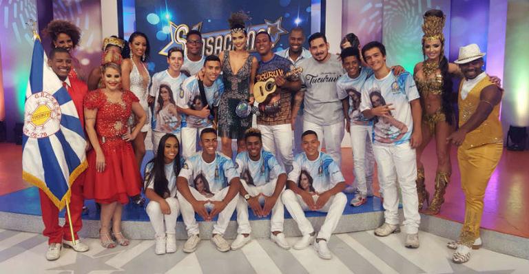 No ar, Daniela Albuquerque cai no samba com a Acadêmicos do Tucuruvi