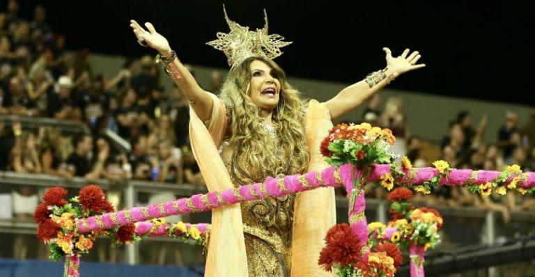 Elba Ramalho é homenageada pela Tom Maior e desfila no Sambódromo do Anhembi