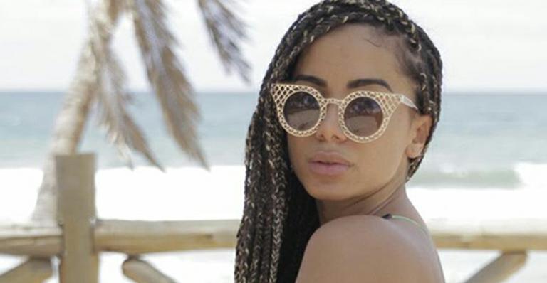 Anitta interrompe férias para detonar seguidor que fez comentário em post de Nego do Borel