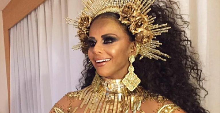 Viviane Araújo mostra a sua fantasia para desfile da Mancha Verde