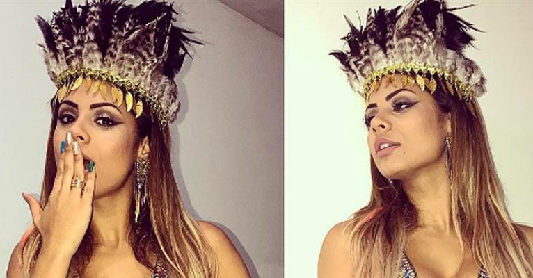 Lexa posa com decote generoso em Carnaval em Minas