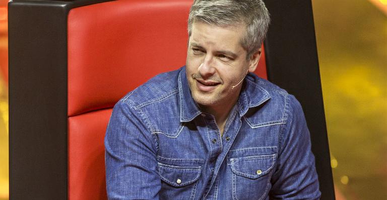 Após polêmica, Victor Chaves posta música e recebe apoio dos fãs