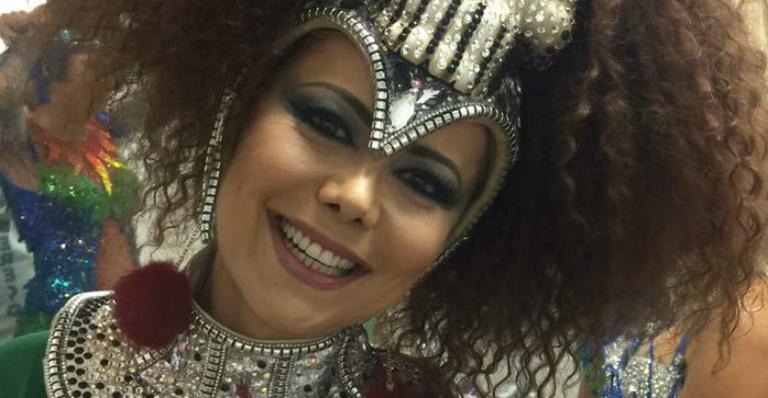 Simone Soares comenta desfile de Ivete na Grande Rio: “O que ela fez nunca foi feito”