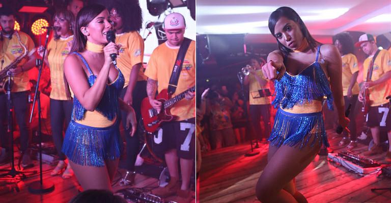 Com mega hair, Anitta se apresenta em camarote na Sapucaí
