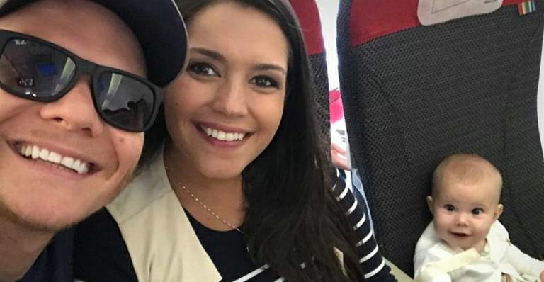 Michel Teló posa com Thais Fersoza e Melinda: “Família animada”