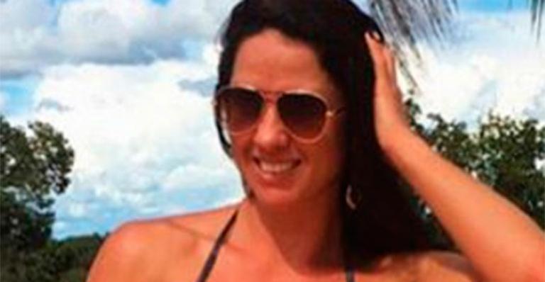 Graciele Lacerda posa de biquíni e recebe elogios