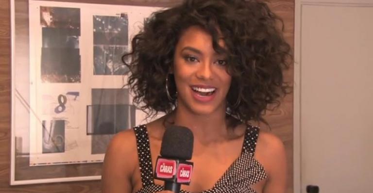 Raissa Santana revela os segredos de seus cachos