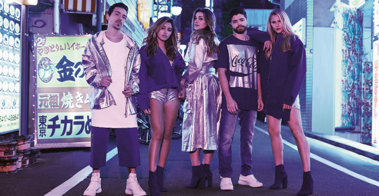 Em Tóquio, estrela de Sasha exibe seu brilho