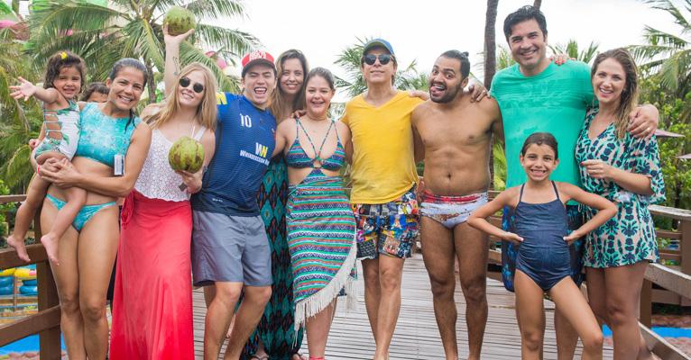 Tom Cavalcante, Nívea Stelmann e Edu Guedes relaxam e se divertem no Beach Park