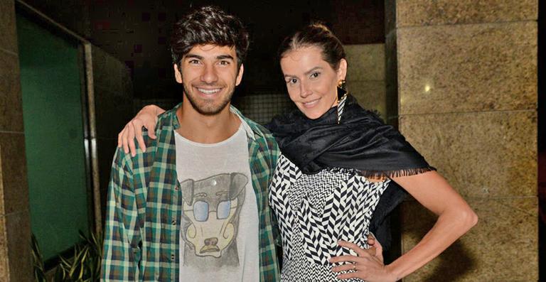 Deborah Secco faz declaração de amor para Hugo Moura