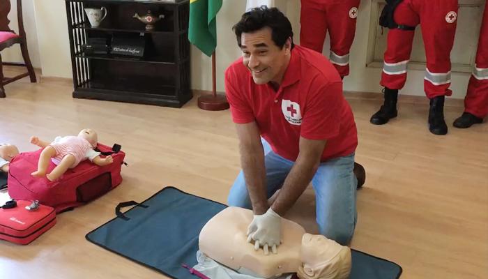 Luciano Szafir faz treinamento para socorrista