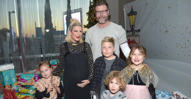 Tori Spelling  da à luz seu quinto filho com o marido, Dean McDermott