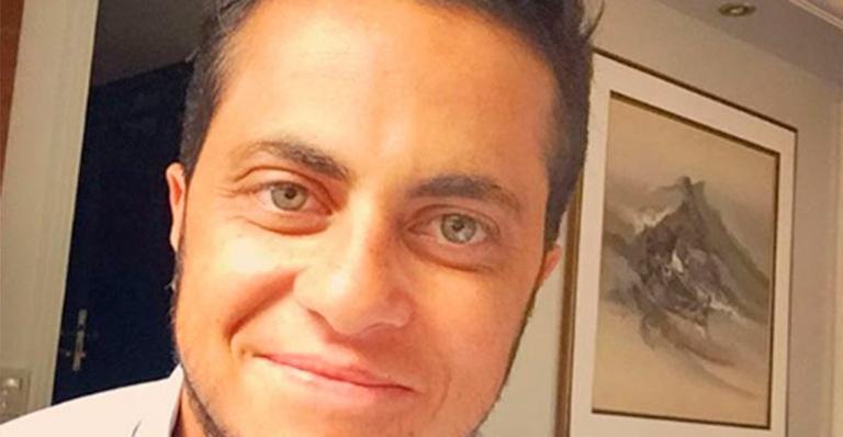 Thammy Miranda posa com a namorada na banheira: ‘Momentos de um lindo dia!’